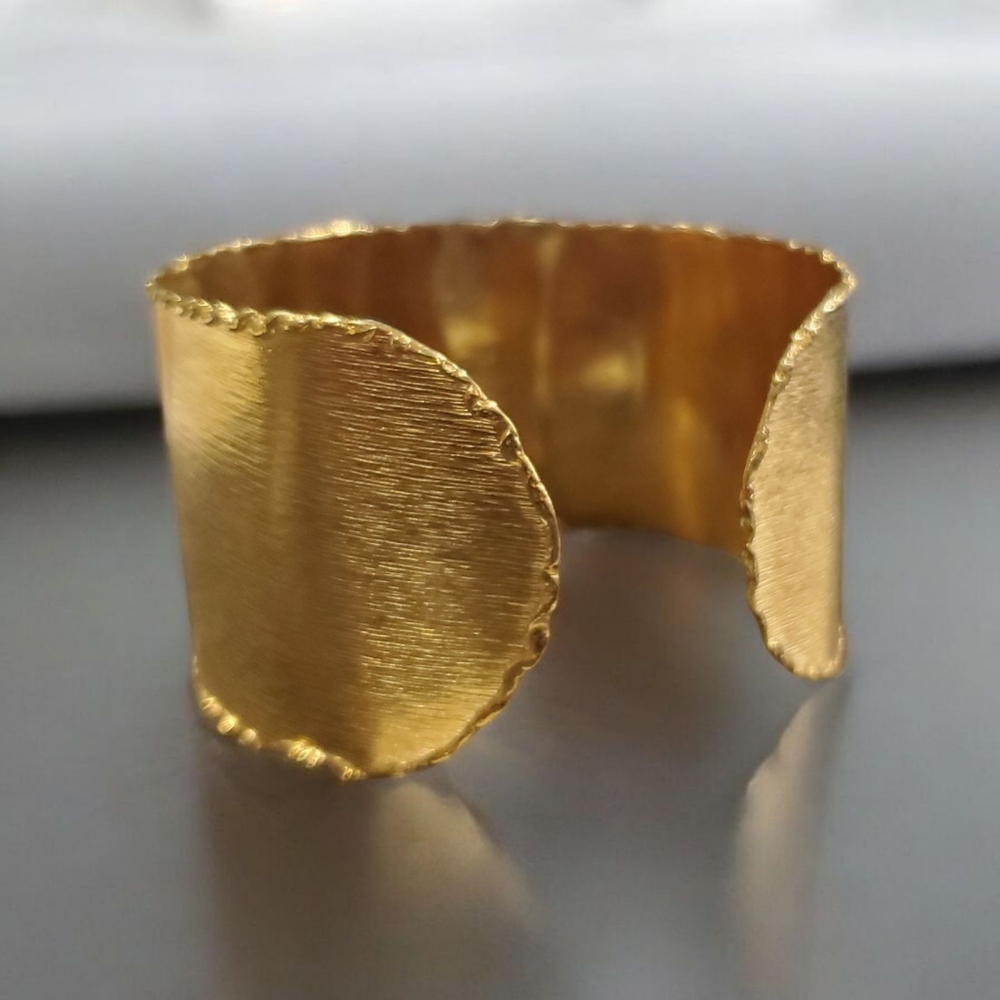 18k Triple Gold Plated Luxury Jeweled Cuff Bracelet - Picture 5 of 8